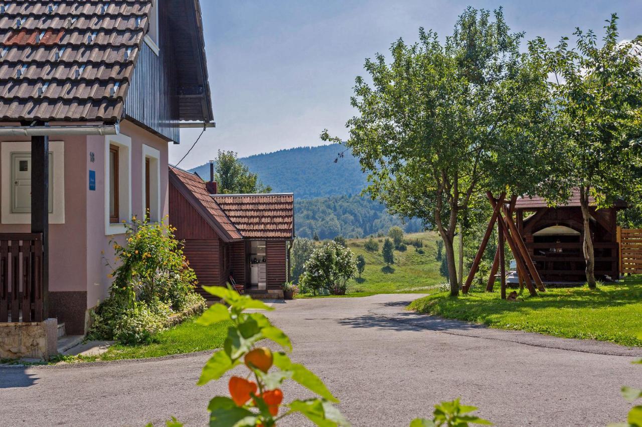 Andrea In Sertic Poljana - Haus Fuer 6 Personen Plitvička Jezera Kültér fotó