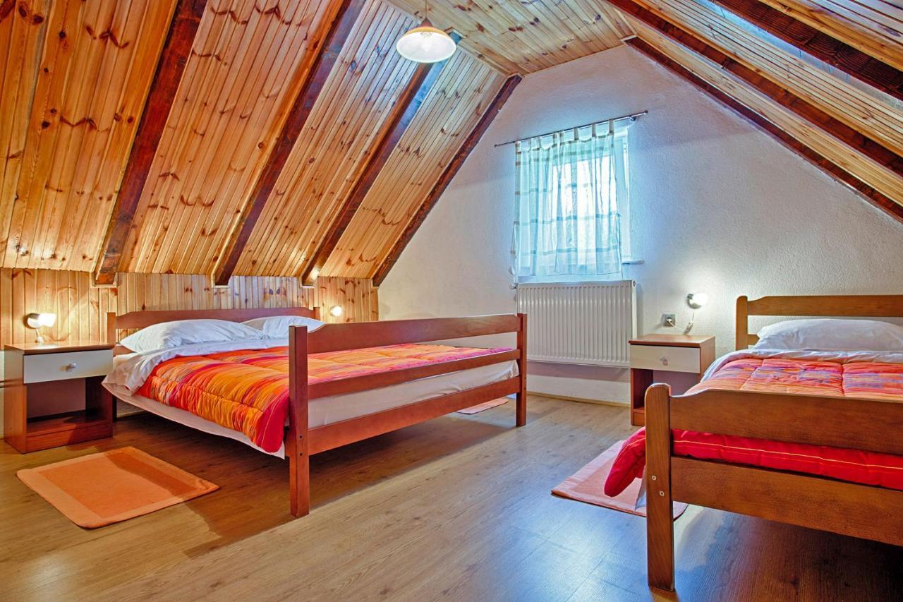 Andrea In Sertic Poljana - Haus Fuer 6 Personen Plitvička Jezera Kültér fotó